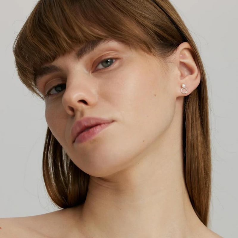 Silver Stud Earrings with Pearls "Pearl Diver with Ring", 6 mm