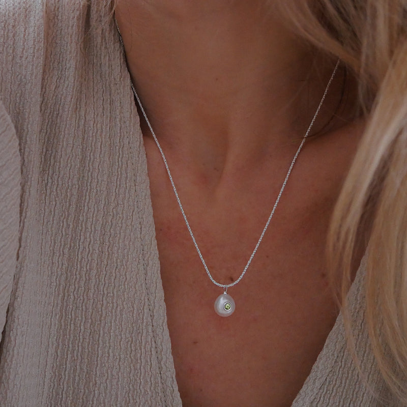 Silver Necklace with Pearl and Peridot "Pomona"
