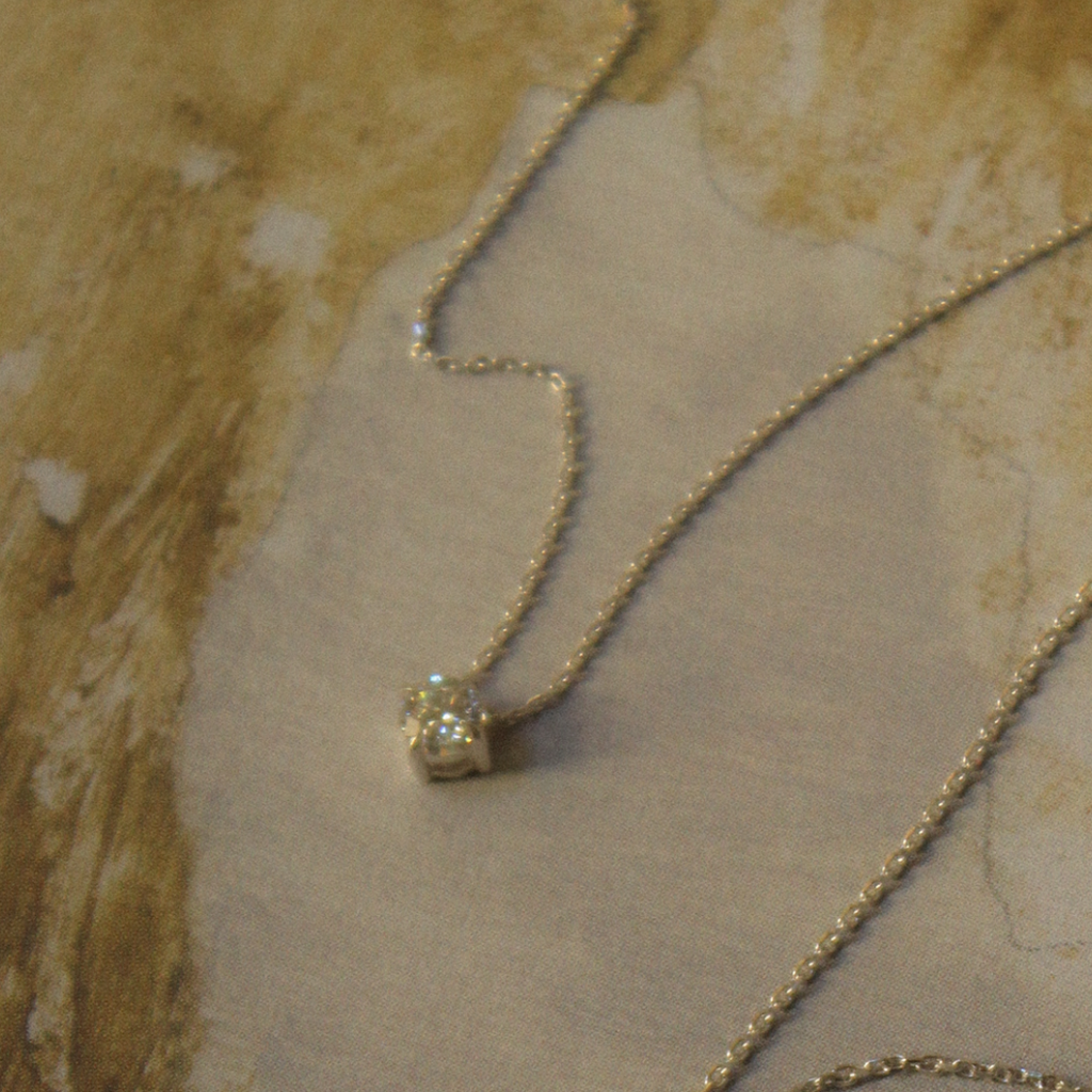 White Gold Pendant with Diamond