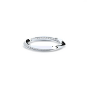 A white gold ring featuring a torsion band design with inset laboratory-made diamonds.