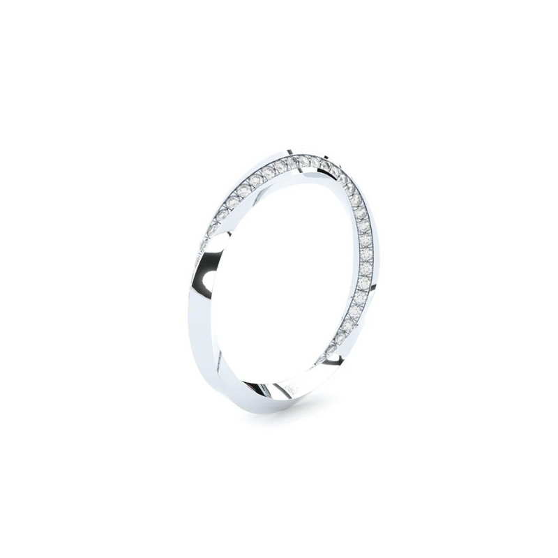 A white gold ring featuring a torsion band design with inset laboratory-made diamonds.