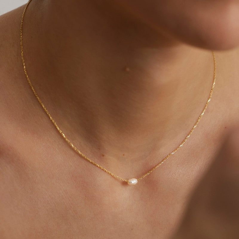 Yellow Gold Necklace with Pearl "Pearl Diver"