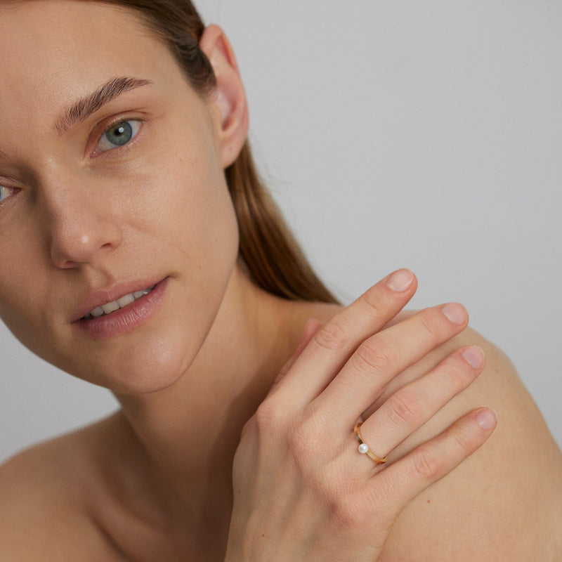 Yellow Gold Ring with Pearl "Pearl Diver"