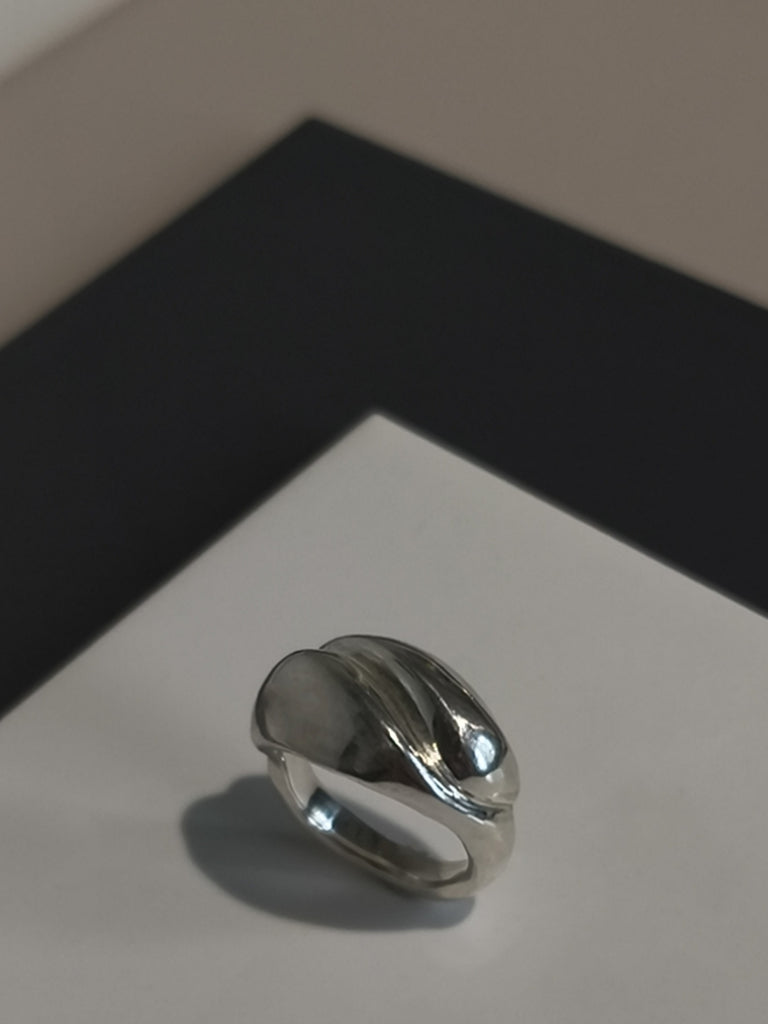 Silver Ring "Hug"