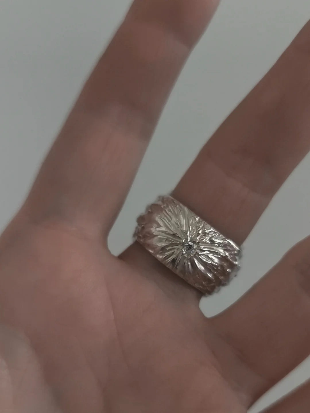 Sidabrinis žiedas su moisanitais „Poppy“