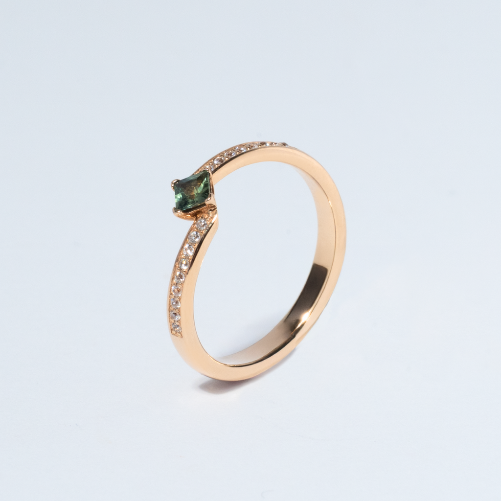 Yellow Gold Ring with Green Sapphire