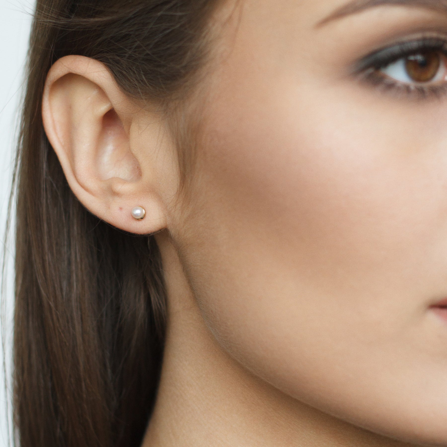 Yellow Gold Stud Earrings with White Akoya Pearls