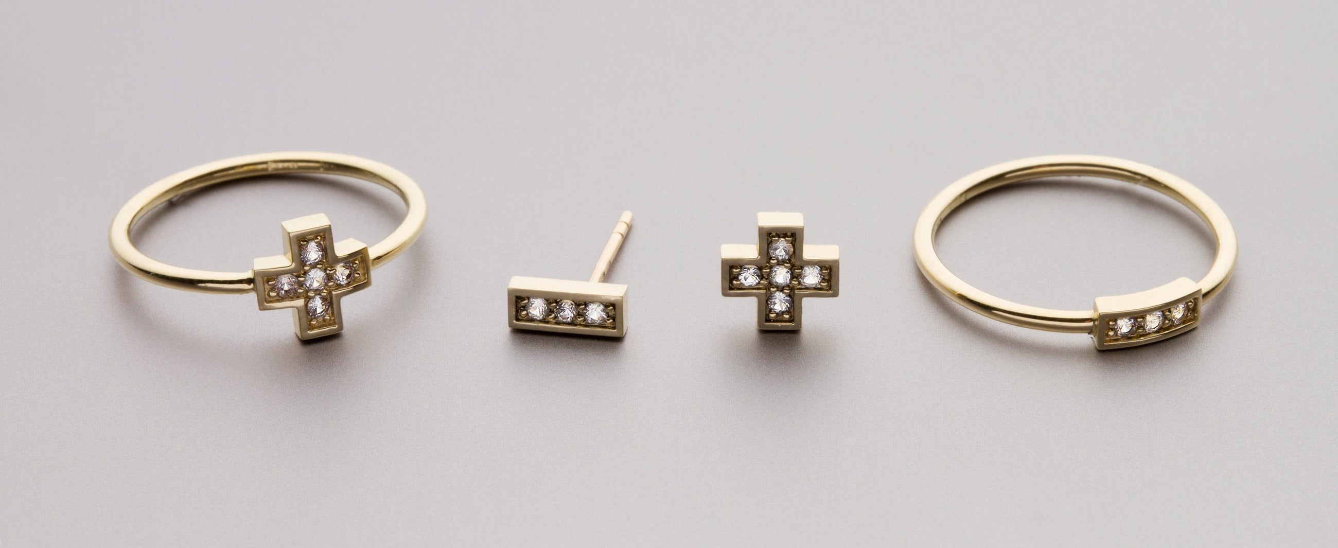 Rings - Ring "Plus" With White Sapphires
